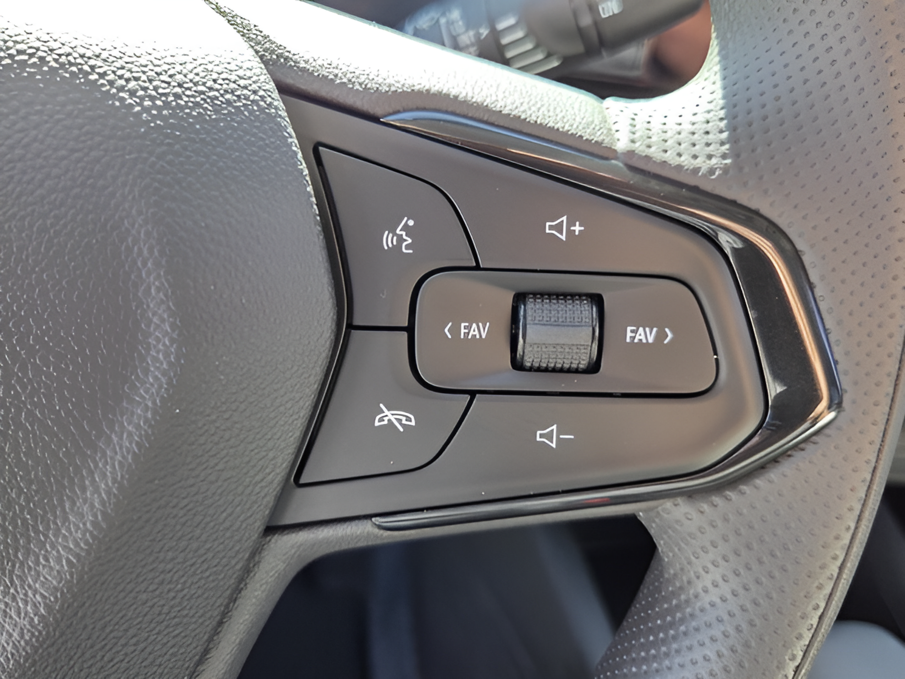 New 2026 Chevrolet Trax LS w/ LS Convenience Package FWD image 27