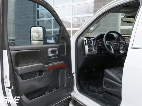 Used 2015 GMC Sierra 2500 SLT w/ Duramax Plus Package image 19