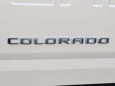 Used 2022 Chevrolet Colorado Z71 AWD/4WD image 10