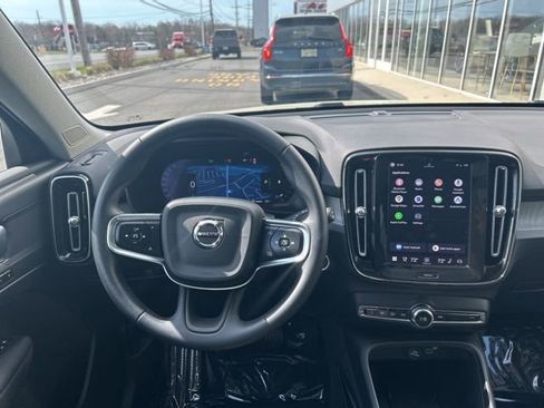 Certified 2025 Volvo XC40 B5 Plus image 18