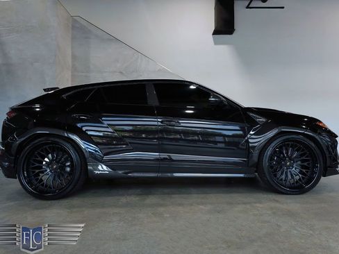 Used 2023 Lamborghini Urus Performante image 3