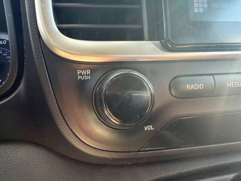 Used 2021 Hyundai Venue SEL FWD image 25