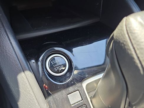 Used 2025 Nissan Versa SV FWD image 34