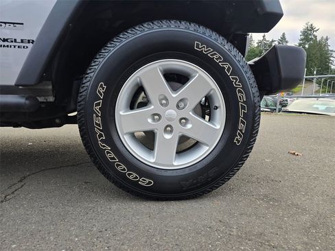 Used 2013 Jeep Wrangler Unlimited Sport image 9