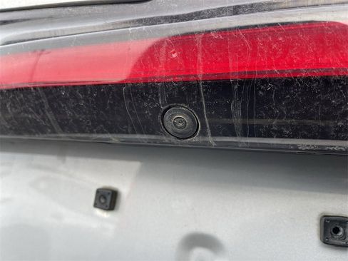 Used 2024 Chrysler Pacifica Touring-L image 9