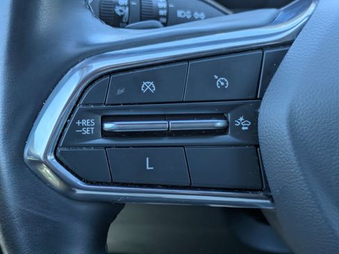 Used 2025 Chevrolet Equinox LT w/ Safety and Technology Package FWD image 16
