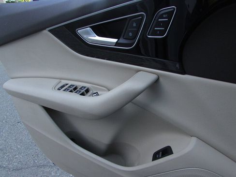 Used 2017 Audi Q7 3.0T Premium Plus image 31