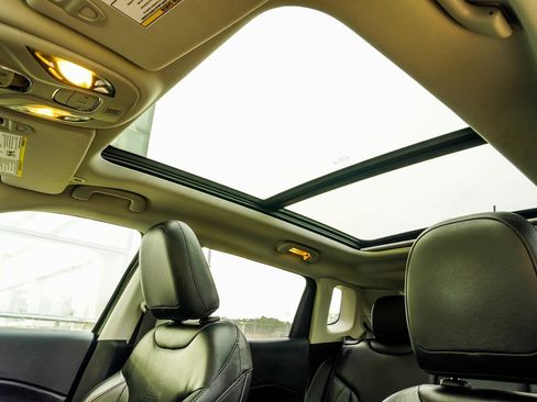 Used 2017 Jeep Compass Limited w/ Navigation Group image 40