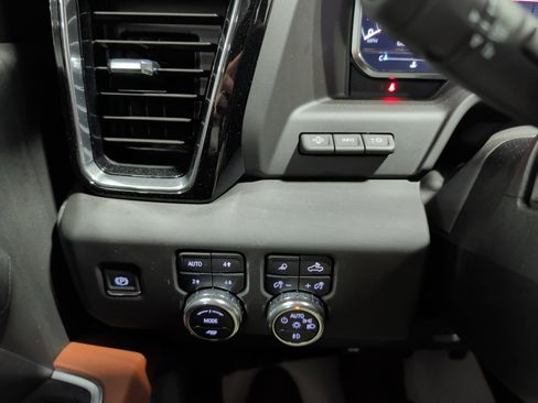 Used 2025 GMC Sierra 2500 Denali Ultimate image 10