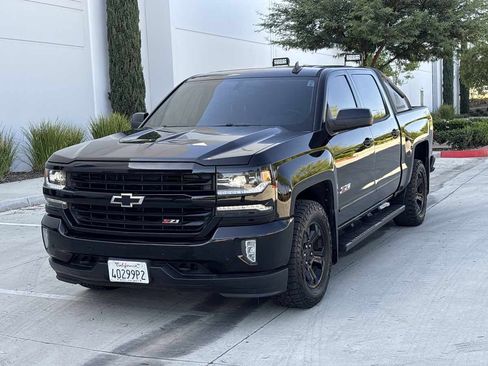 Used 2018 Chevrolet Silverado 1500 LTZ Z71 w/ Midnight Edition AWD/4WD image 7
