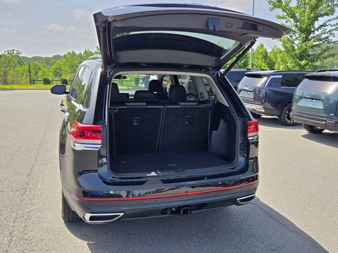 Used 2024 Volkswagen Atlas SE FWD image 18