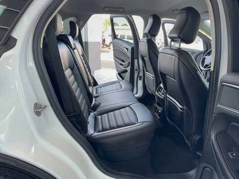 Certified 2024 Ford Edge SEL w/ Convenience Package AWD/4WD image 15