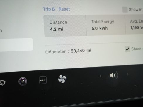 Used 2023 Tesla Model Y Performance image 22