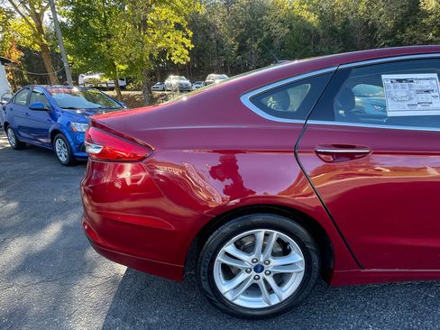 Used 2018 Ford Fusion SE w/ Fusion SE Technology Package image 9