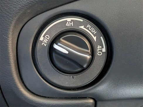 Used 2022 Nissan Frontier SV w/ Technology Package image 21