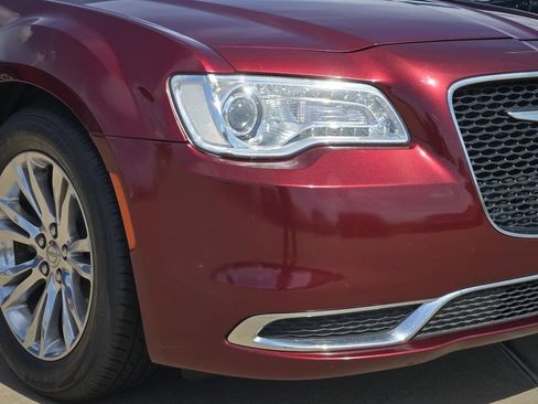 Used 2017 Chrysler 300 Limited RWD image 29