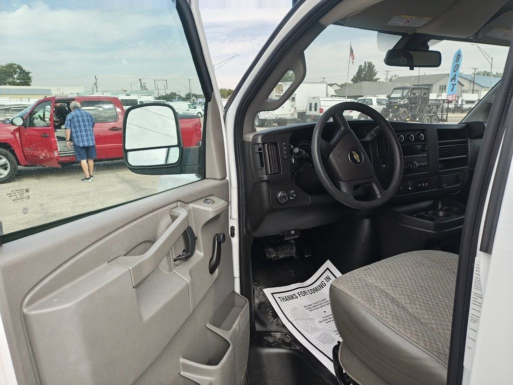 Used 2019 Chevrolet Express 2500 RWD image 7