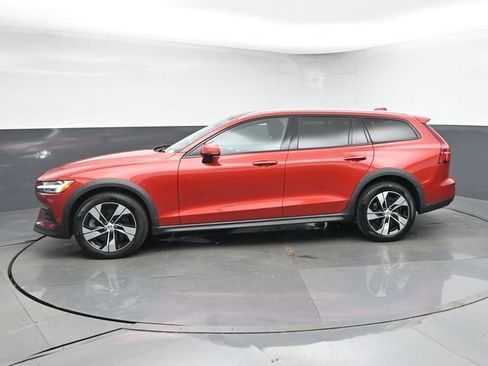 Used 2024 Volvo V60 B5 Cross Country Plus w/ Climate Package AWD/4WD image 4