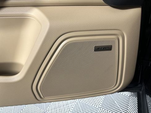 Certified 2025 Porsche Macan image 14