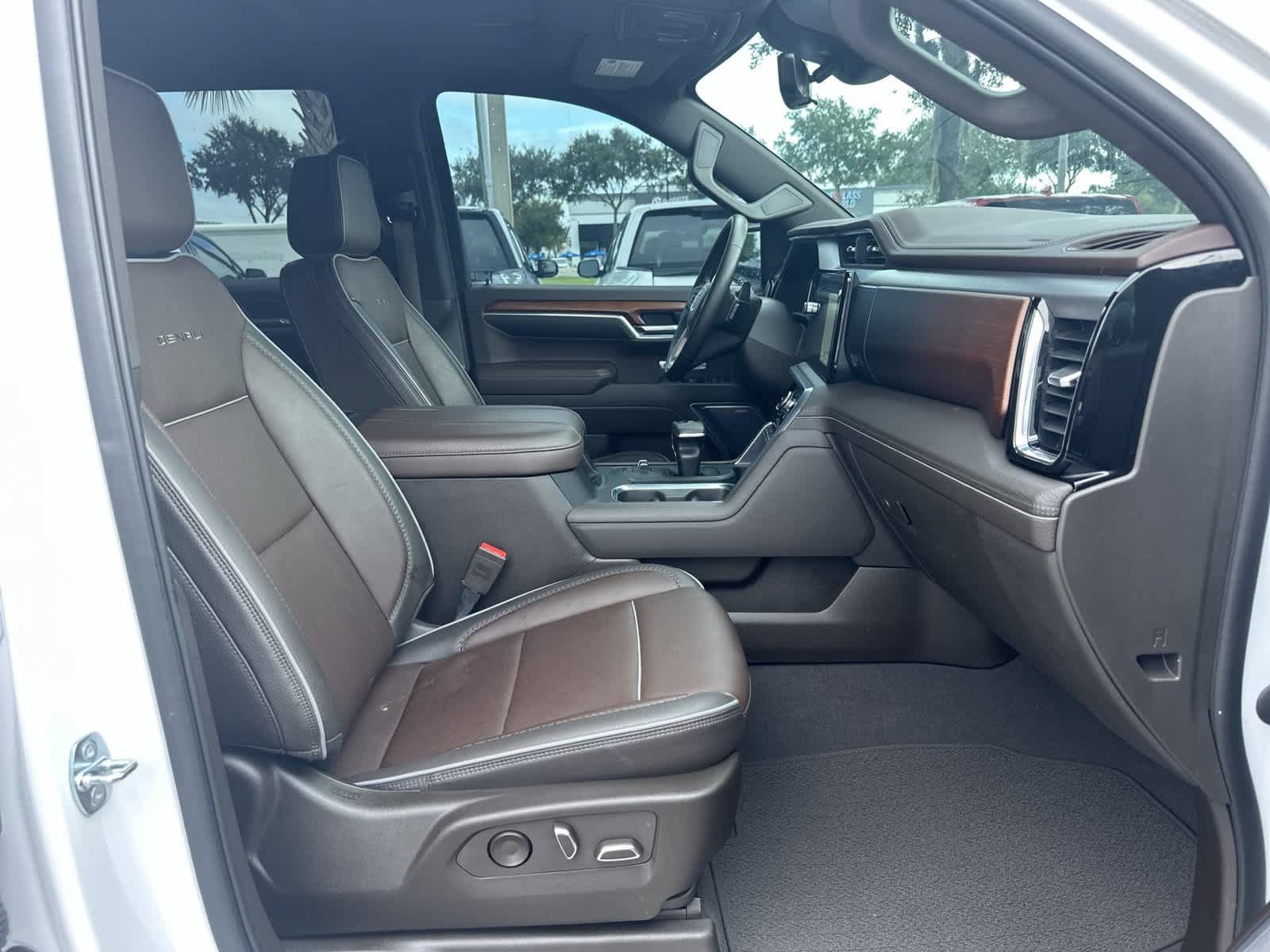 Used 2023 GMC Sierra 1500 Denali w/ Technology Package AWD/4WD image 16