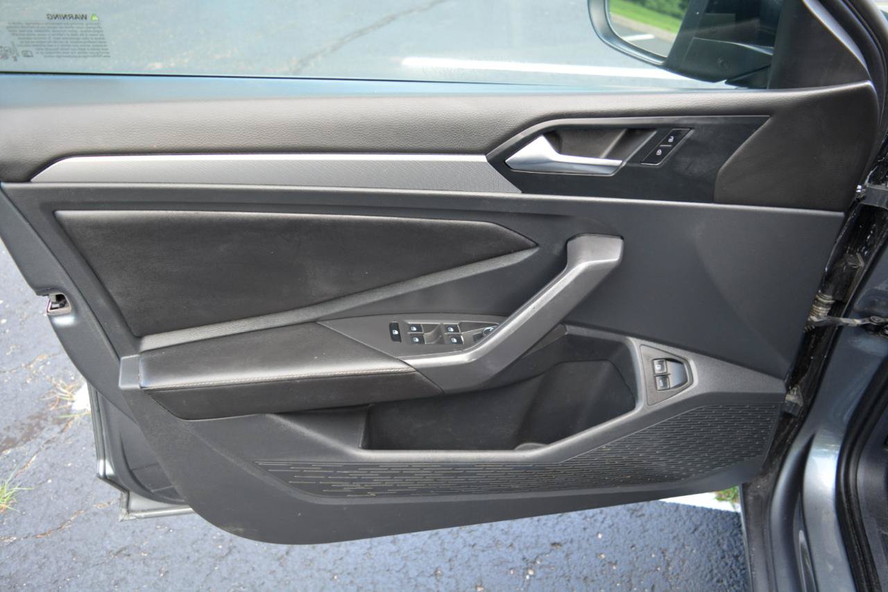 Used 2023 Volkswagen Jetta Sport FWD image 9