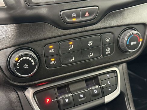 Used 2024 GMC Terrain SLE image 22