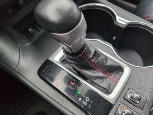 Used 2019 Toyota Highlander SE AWD/4WD image 29