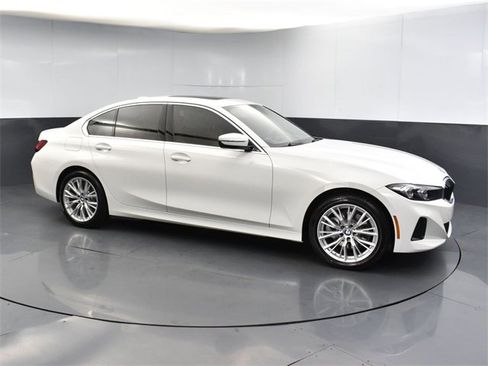 New 2024 BMW 330i Sedan w/ Convenience Package image 17