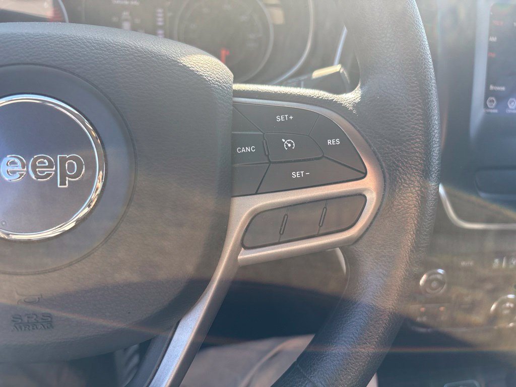 Used 2020 Jeep Cherokee Latitude FWD image 34