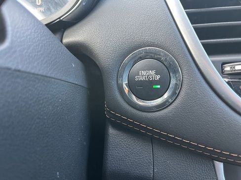 Used 2022 Chevrolet Trax LT w/ LT Convenience Package image 32