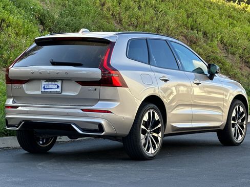New 2026 Volvo XC60 B5 Plus AWD/4WD image 4