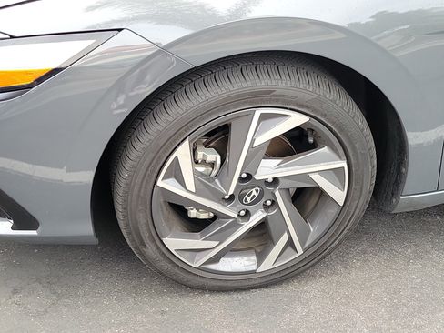 Used 2025 Hyundai Elantra Limited FWD image 2