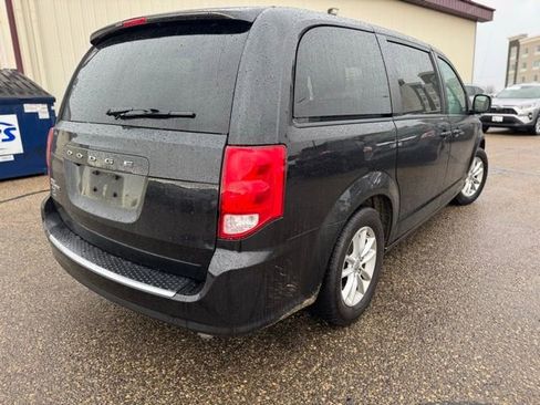 Used 2020 Dodge Grand Caravan SE image 12
