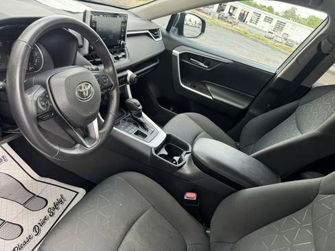 Used 2019 Toyota RAV4 XLE image 15