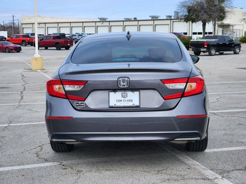 Used 2019 Honda Accord EX image 31