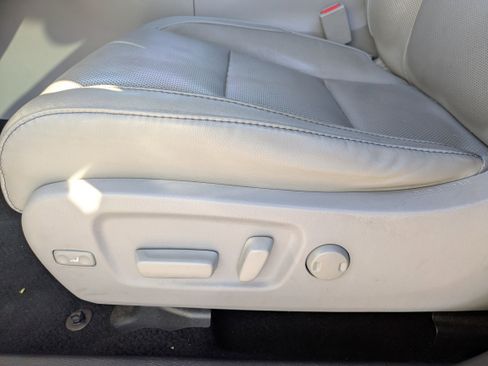 Used 2017 Toyota Highlander Limited image 24