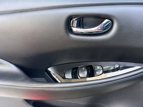 Used 2019 Nissan Leaf SL w/ SL Technology Package FWD image 13