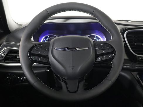 Used 2023 Chrysler Pacifica Limited w/ Uconnect Theater Family Group image 43