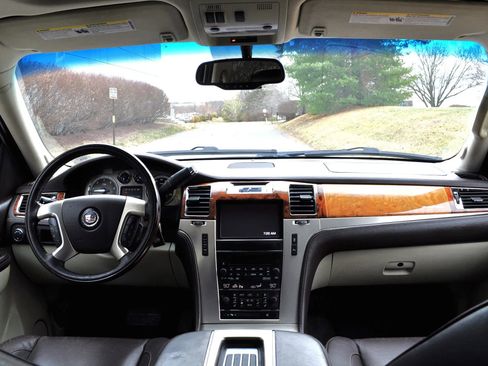 Used 2013 Cadillac Escalade Platinum image 22