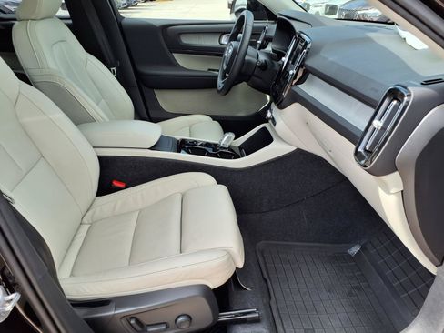 Certified 2024 Volvo XC40 B5 Plus w/ Protection Package Premier AWD/4WD image 11