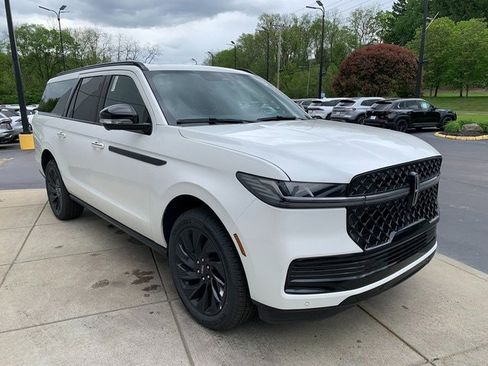 New 2026 Lincoln Navigator L Reserve AWD/4WD image 16