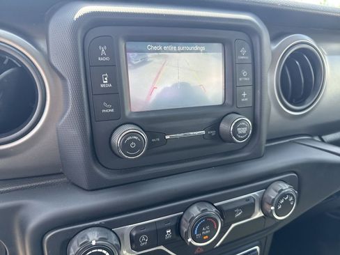 Used 2018 Jeep Wrangler Unlimited Sport image 20