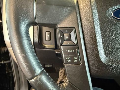 Used 2016 Ford Expedition XLT image 18