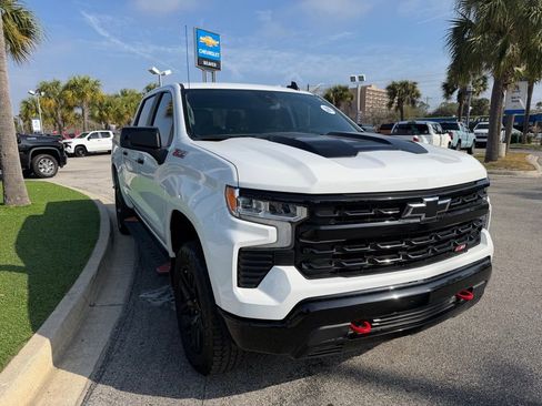 Used 2025 Chevrolet Silverado 1500 LT Trail Boss image 2