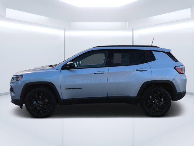 Used 2025 Jeep Compass Latitude w/ Altitude Special Edition AWD/4WD image 6