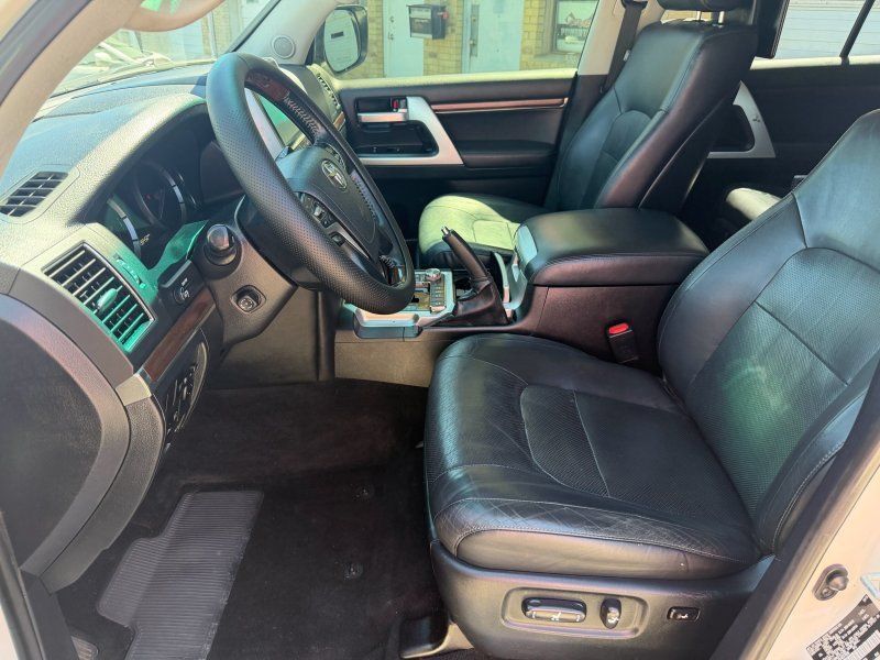 Used 2016 Toyota Land Cruiser AWD/4WD image 11