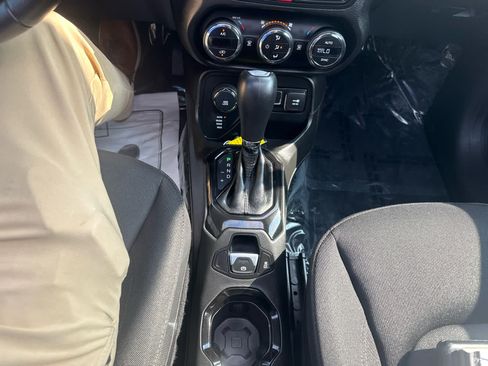 Used 2016 Jeep Renegade Latitude AWD/4WD image 22