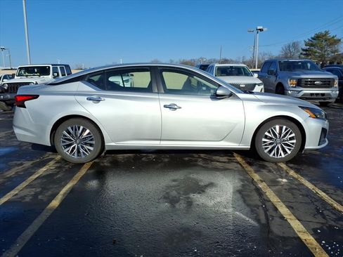 Used 2023 Nissan Altima 2.5 SV image 8