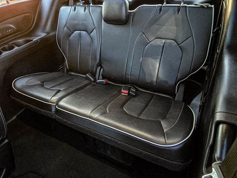 Used 2019 Chrysler Pacifica Limited w/ S Appearance Package image 25