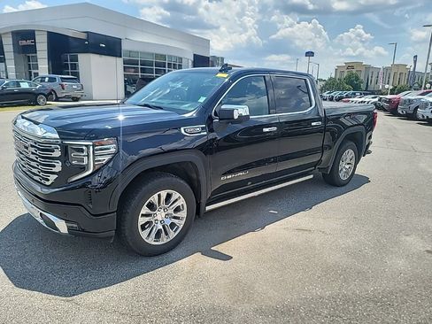 Used 2025 GMC Sierra 1500 Denali w/ Technology Package AWD/4WD image 3
